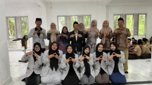 AFI Goes to School: Aktualisasi Pengabdian Mahasiswa Aqidah dan Filsafat Islam di SMK Terpadu Al-Huda Petak
