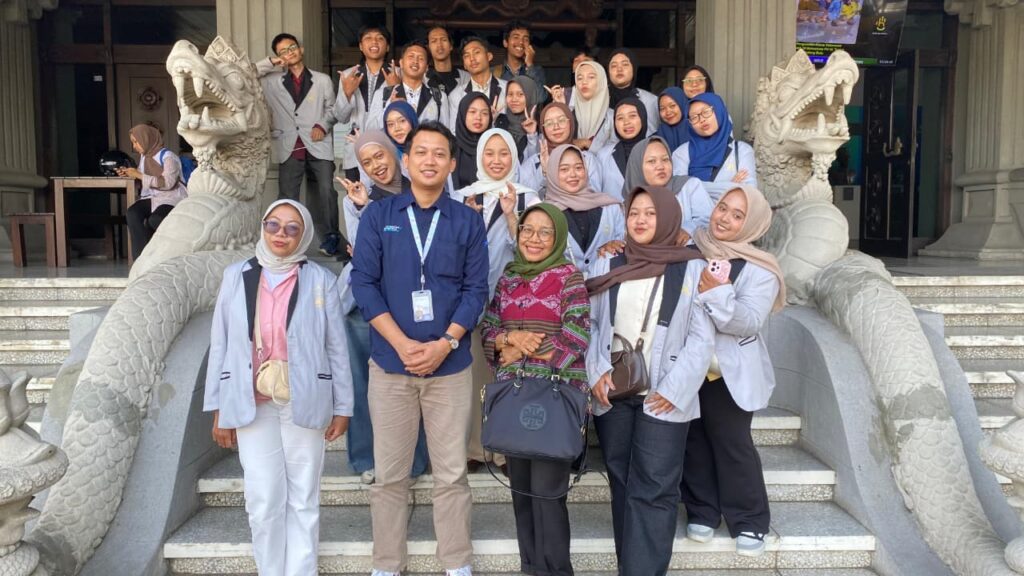Memperdalam Ilmu Kearsipan, Mahasiswa SPI Kunjungan Lapangan Ke Surakarta 62c5e012 e816 49c1 9c83 2881c8a3d5fe
